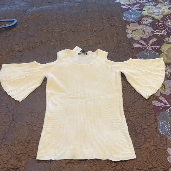 Banana Republic ivory blouse, size M, NWT. - Picture 3 of 9